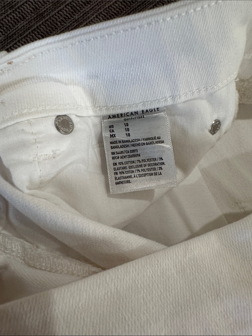 American Eagle Outfitters White Distressed curvy High rise shortie - Picture 3 of 4